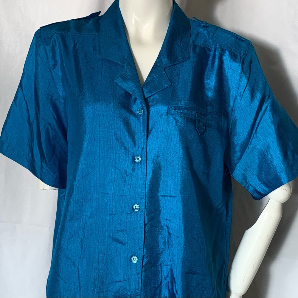 Vintage blue blouse with buttons